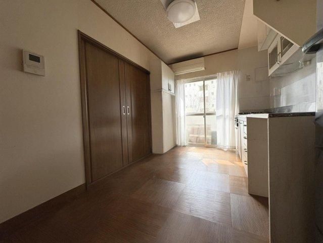 Renovated 3DK Apartment for Sale in Yokohama Asahi Ward - Thumbnail 4