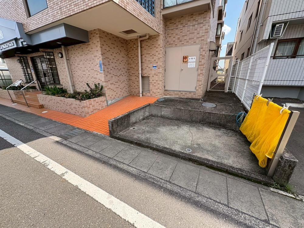 Renovated 3LDK Apartment for Sale in Aoi Ward, Shizuoka - Thumbnail 4