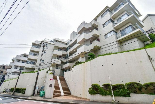 Renovated 2LDK Apartment for Sale in Tsurumi, Yokohama - Thumbnail 3