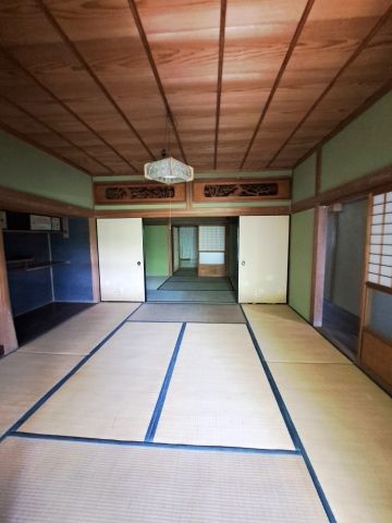 Traditional 10DK Wooden House for Renovation in Minamiawaji - Thumbnail 2
