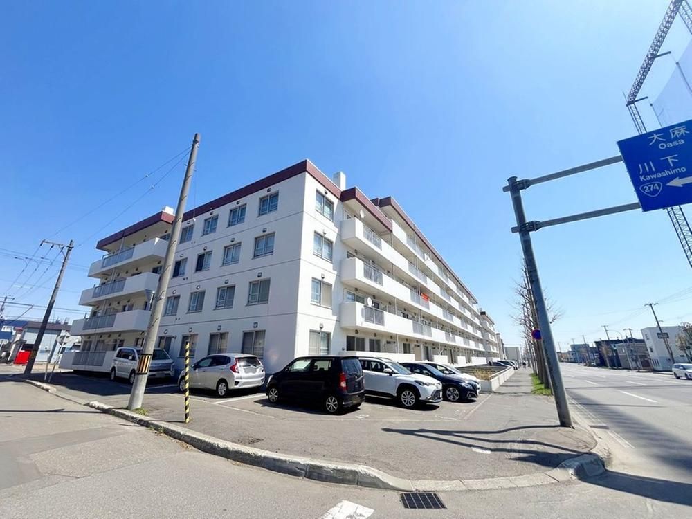 Renovated 2LDK Apartment in Shiroishi, Sapporo for 7.9 Million Yen - Image 1