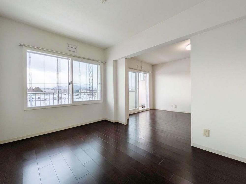 Renovated 2LDK Apartment in Shiroishi, Sapporo for 7.9 Million Yen - Thumbnail 4