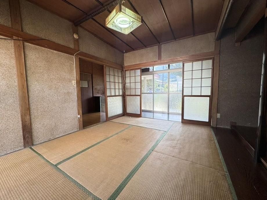 5.5 Million Yen 5LDK House with Garden in Niihama, Ehime - Thumbnail 2