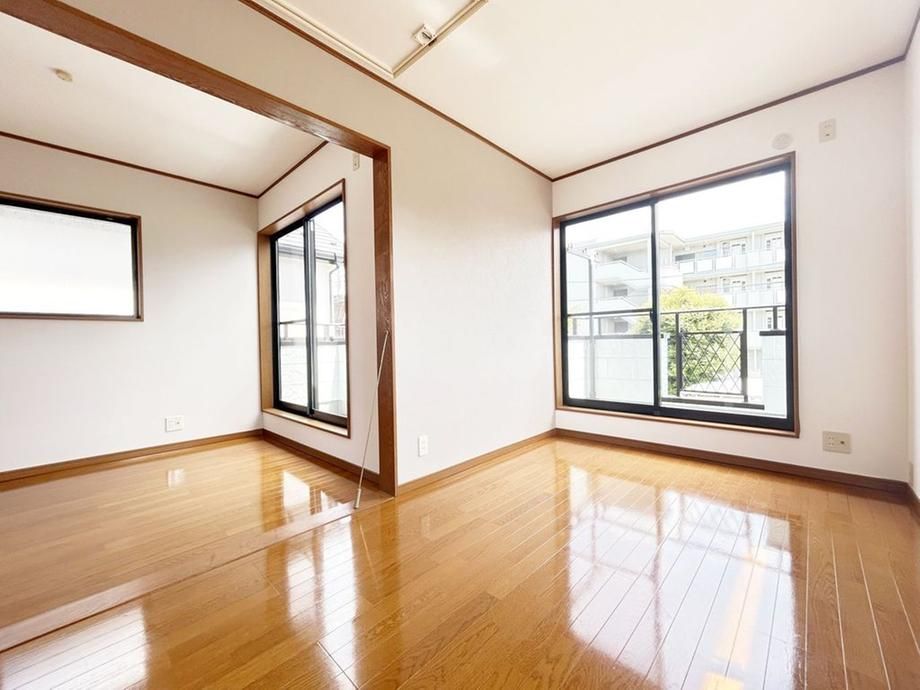 Renovated 2LDK House for Sale in Tachikawa, Tokyo - Thumbnail 3
