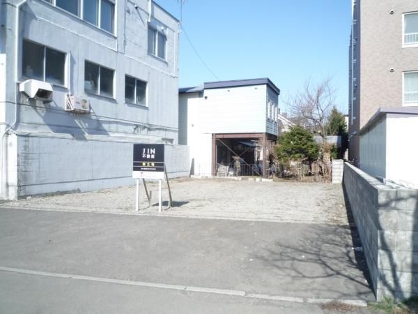 114m2 Land for Sale in Chuo-ku, Sapporo near Streetcar - Image 1