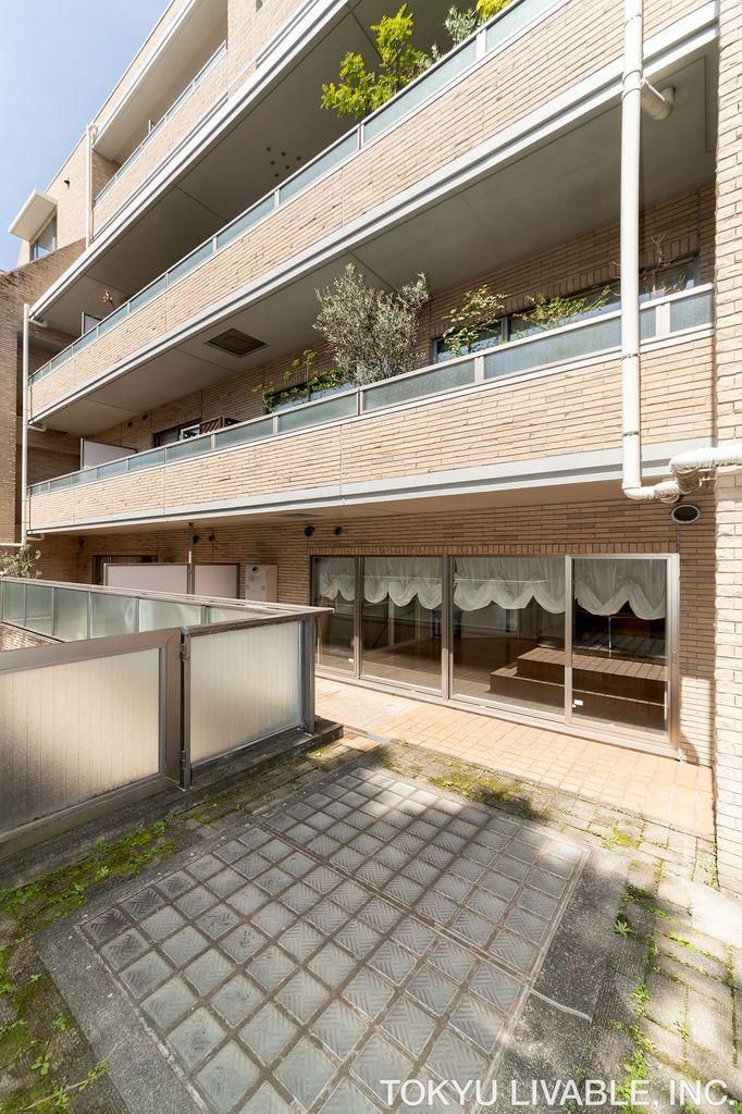Park House Ichigaya Sunadono-cho Refinale 2LDK Apartment for Sale in Shinjuku - Thumbnail 4