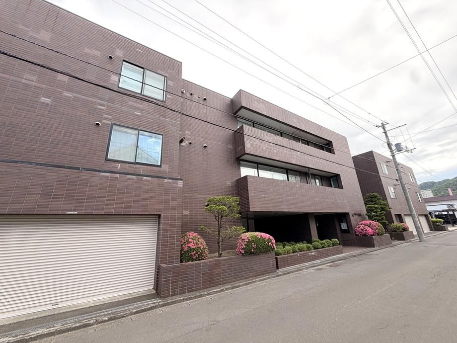 4LDK Apartment for Sale in Sapporo Nishi Ward, 112.38m2 - Thumbnail 2