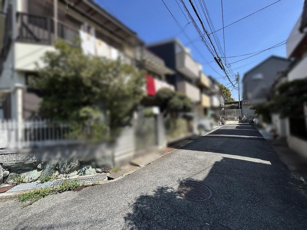 Renovated 3LDK House for Sale in Itami, Hyogo - Thumbnail 2