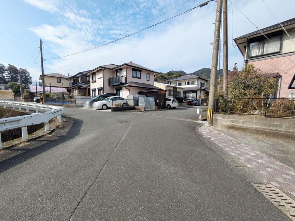 Renovated 3LDK House on Large Corner Lot in Tosu, Saga - Thumbnail 3