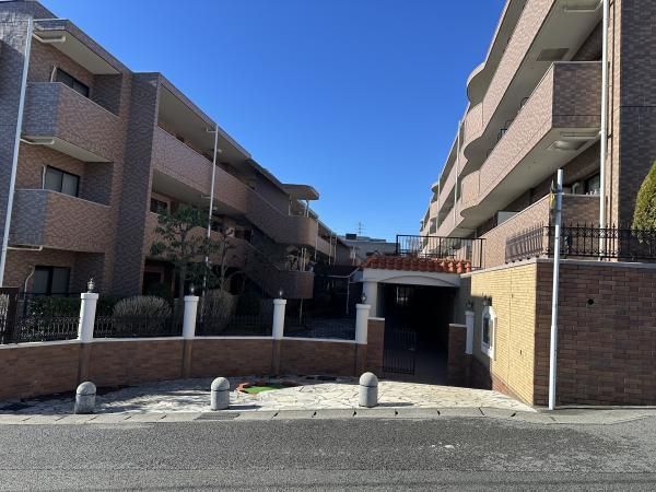 2LDK Apartment for Sale in Wakaba Ward, Chiba City - 70.76m2 - Thumbnail 2