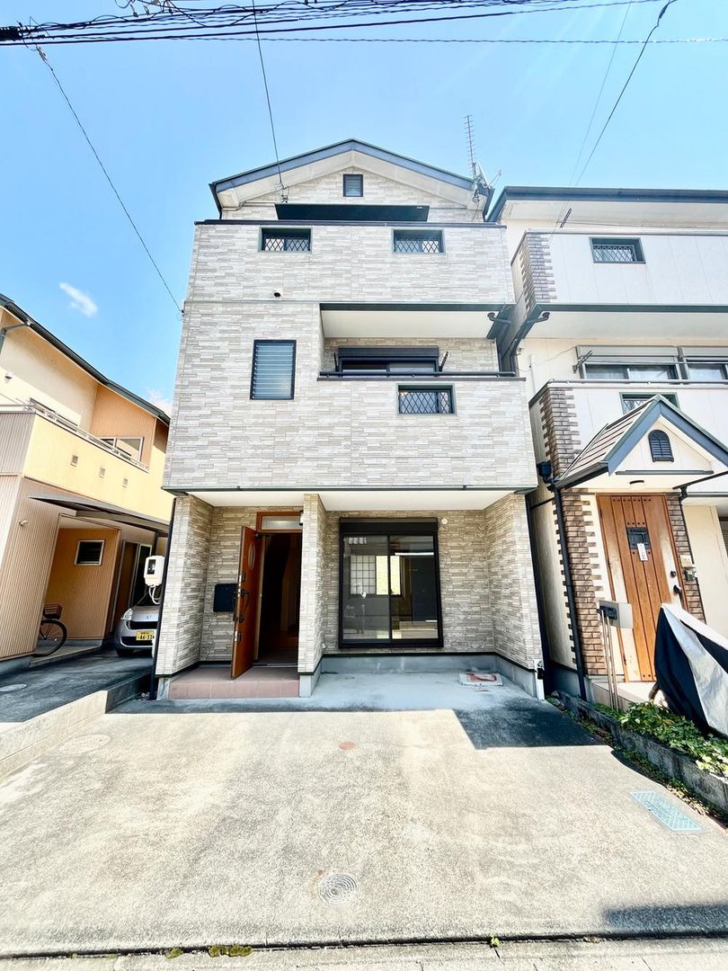 Renovated 4LDK+S House for Sale in Suruga Ward, Shizuoka - Thumbnail 2