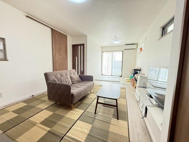 Modern 3LDK House for Sale in Takarazuka, Hyogo - Thumbnail 2