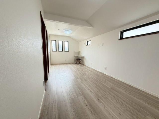 Modern 3LDK House for Sale in Takarazuka, Hyogo - Thumbnail 3