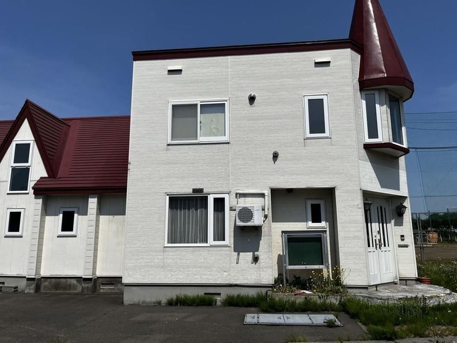 Spacious 4LDK House on Corner Lot in Toebetsu, Hokkaido - Thumbnail 2