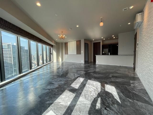 2LDK Apartment for Sale in Harumi, Chuo-ku, Tokyo – 100.9m² - Thumbnail 4