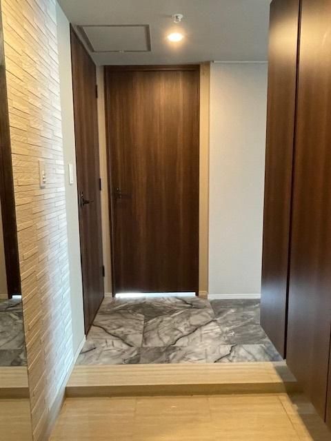 2LDK Apartment for Sale in Harumi, Chuo-ku, Tokyo – 100.9m² - Thumbnail 2