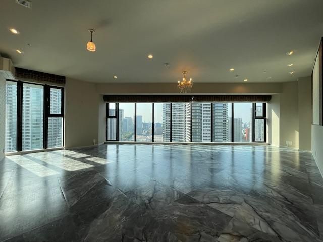 2LDK Apartment for Sale in Harumi, Chuo-ku, Tokyo – 100.9m² - Thumbnail 3