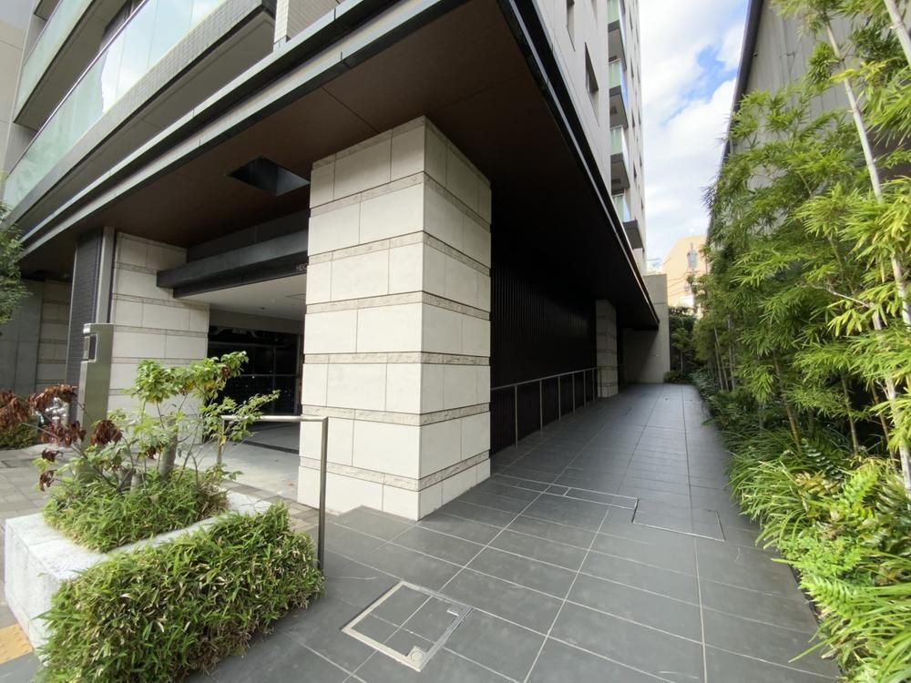2LDK Apartment for Sale in Minato-ku, Tokyo - Thumbnail 4