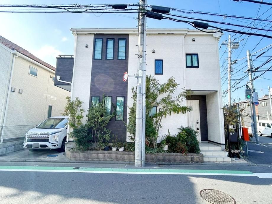 4LDK Corner House for Sale in Fuchu, Tokyo - 90m2 Land - Thumbnail 2
