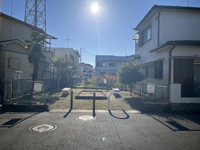 Land for Sale in Kaizuka City - 82m2 Plot Near Higashi-Kaizuka Station - Thumbnail 2
