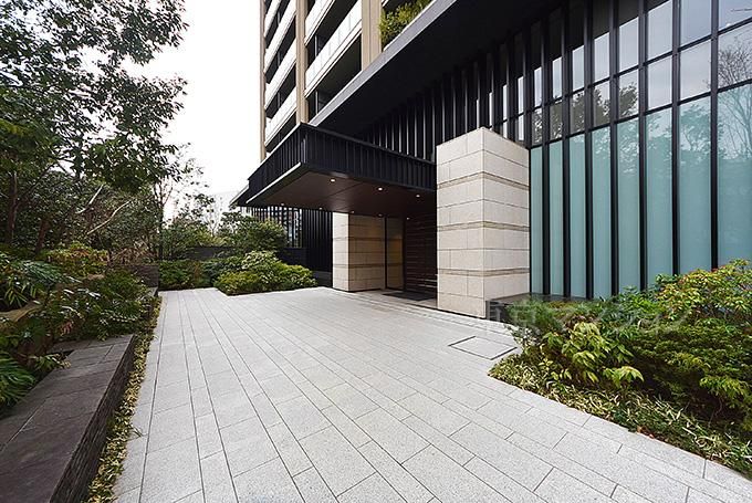 1LDK Apartment for Sale in Shirokane, Minato-ku, Tokyo - Thumbnail 2