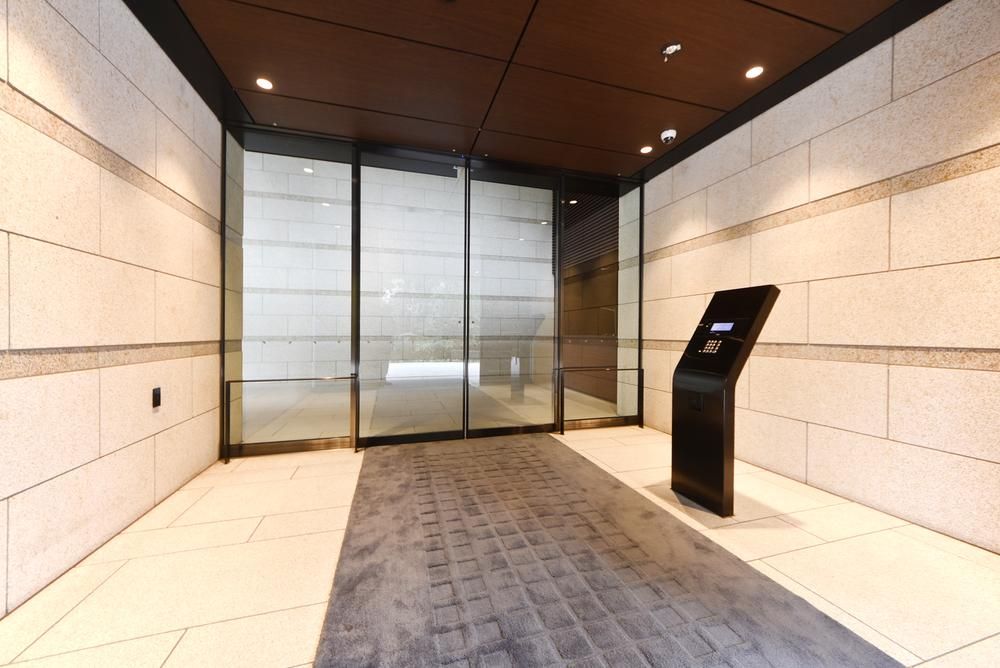 1LDK Apartment for Sale in Shirokane, Minato-ku, Tokyo - Thumbnail 3