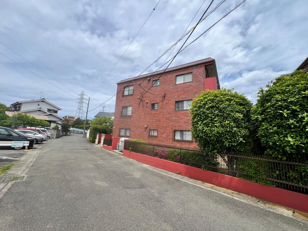 Renovated 2LDK Apartment in Takatsu-ku, Kawasaki - Thumbnail 2