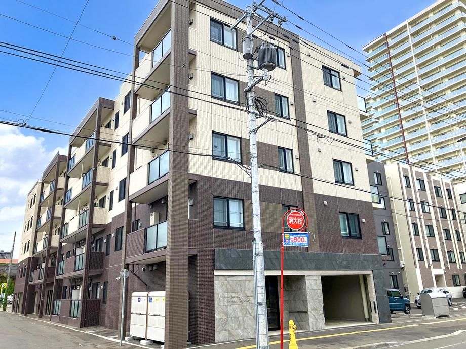 Modern 1LDK Apartment for Sale in Chuo-ku, Sapporo - Thumbnail 2