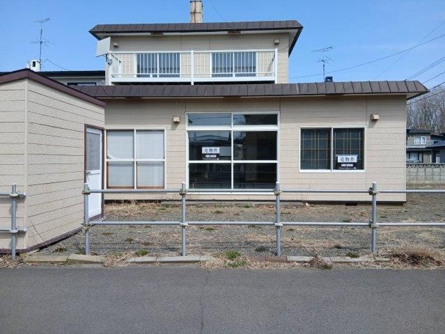 4LDK Detached House on Corner Lot in Kushiro, Hokkaido - Thumbnail 2