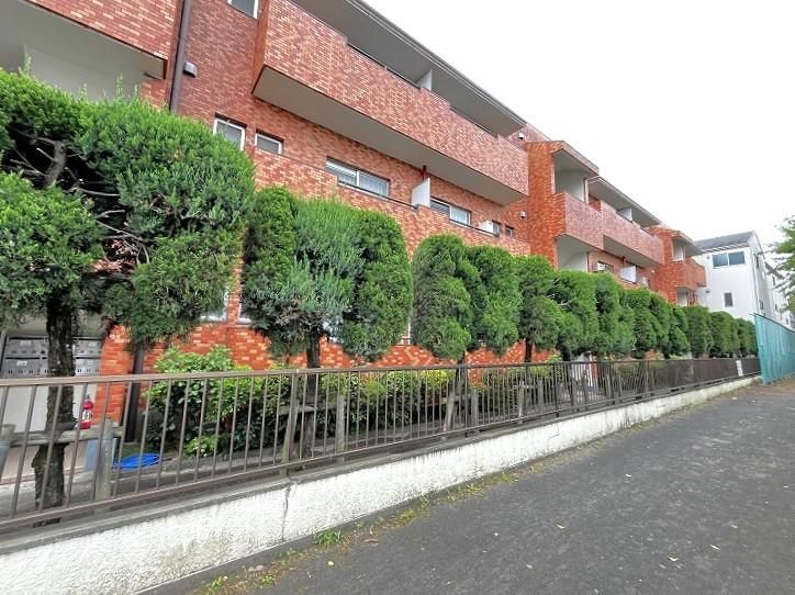 Renovated 3LDK Apartment Near Musashi-Nakahara Station, Kawasaki - Thumbnail 2