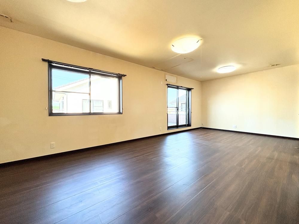 3LDK House for Sale in Hamamatsu with Garage and Solar Power - Thumbnail 4