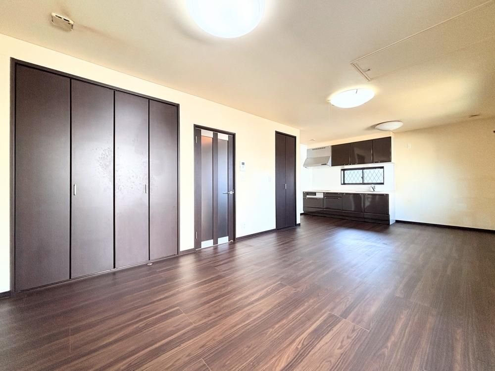 3LDK House for Sale in Hamamatsu with Garage and Solar Power - Thumbnail 3