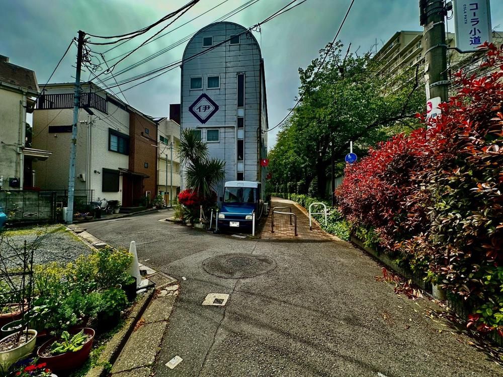Modern 2LDK House in Takadanobaba, Shinjuku, Tokyo - Thumbnail 3