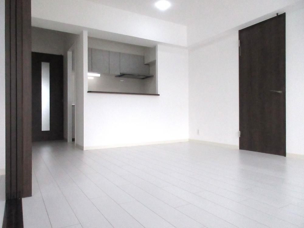 4LDK Renovated Apartment in Sapporo Minami Ward - Thumbnail 3