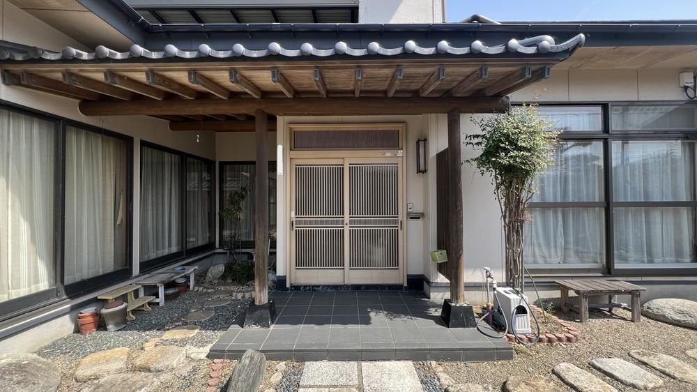 Traditional 4LDK+S House with Garden in Akita City - Thumbnail 2