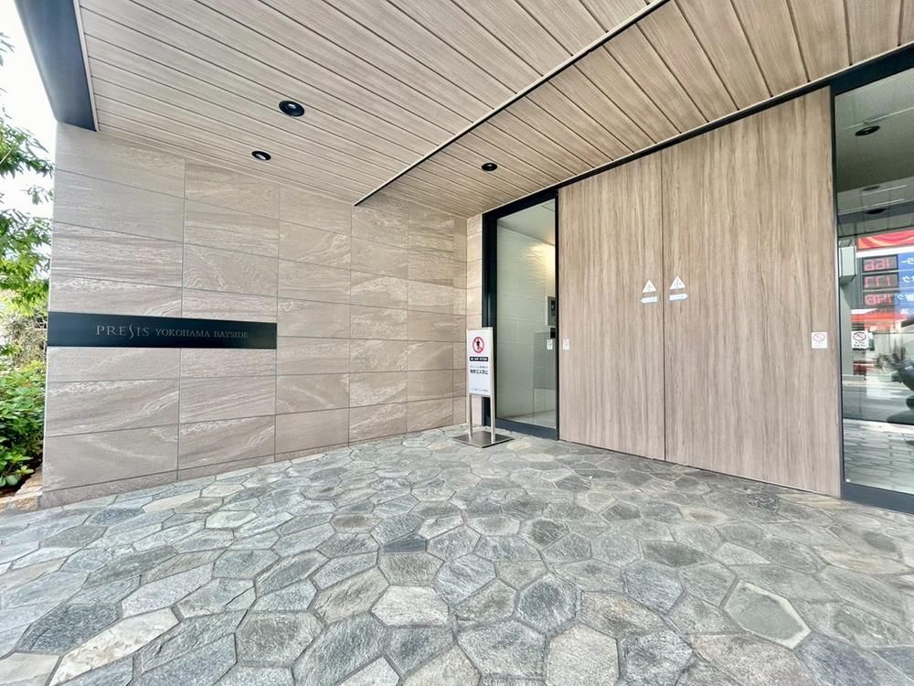 Precious Yokohama Bayside 3LDK Condo for Sale in Yokohama - Thumbnail 3