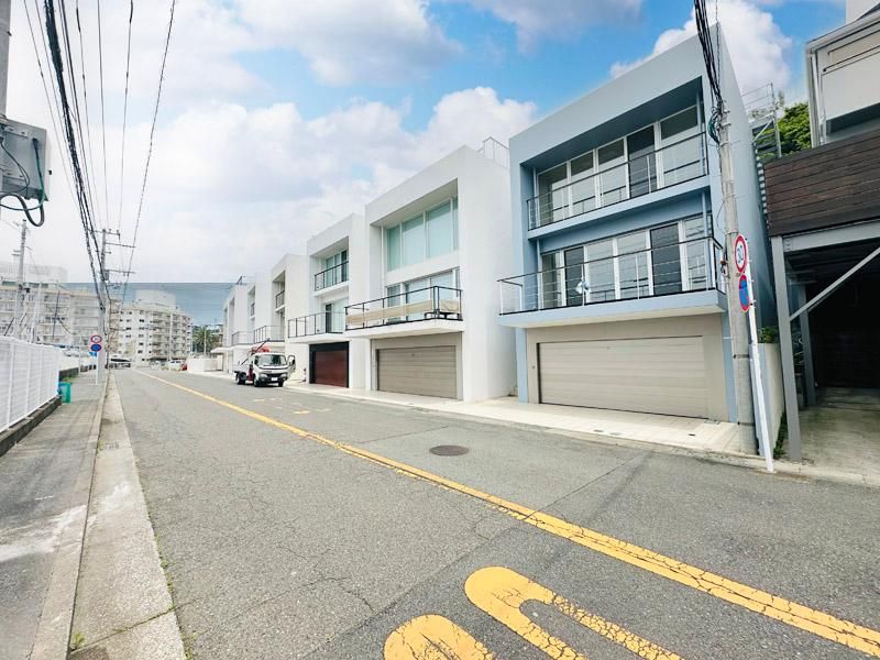 Renovated RC House with Ocean Views in Yokosuka - Thumbnail 2