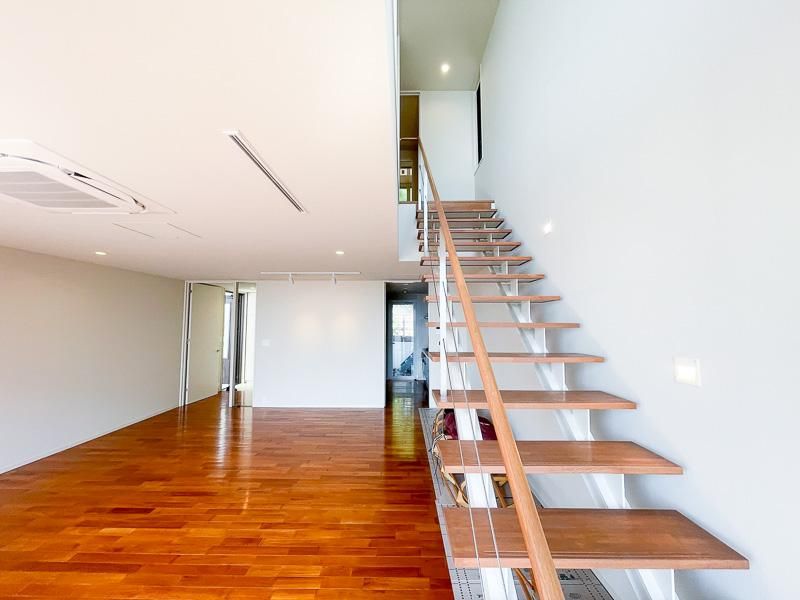 Renovated RC House with Ocean Views in Yokosuka - Thumbnail 4