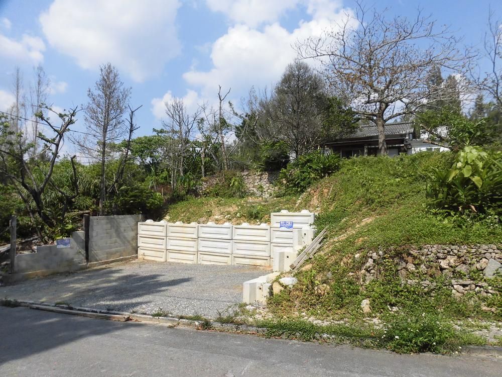 Mountain-Style House for Sale in Onna Village, Okinawa - Thumbnail 2