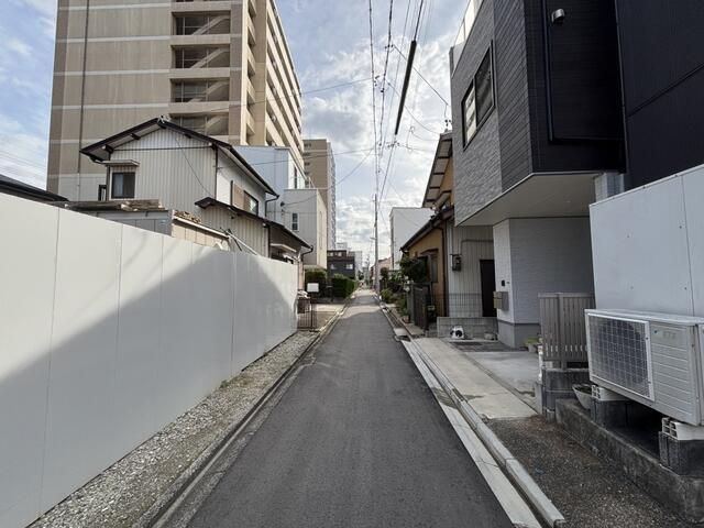 Modern 3-Story Townhouse near Shigahondori Station, Nagoya - Thumbnail 3