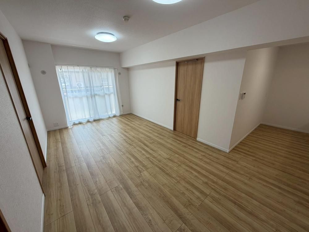 Renovated 3LDK Apartment for Sale near Ohashi Station, Fukuoka - Thumbnail 4