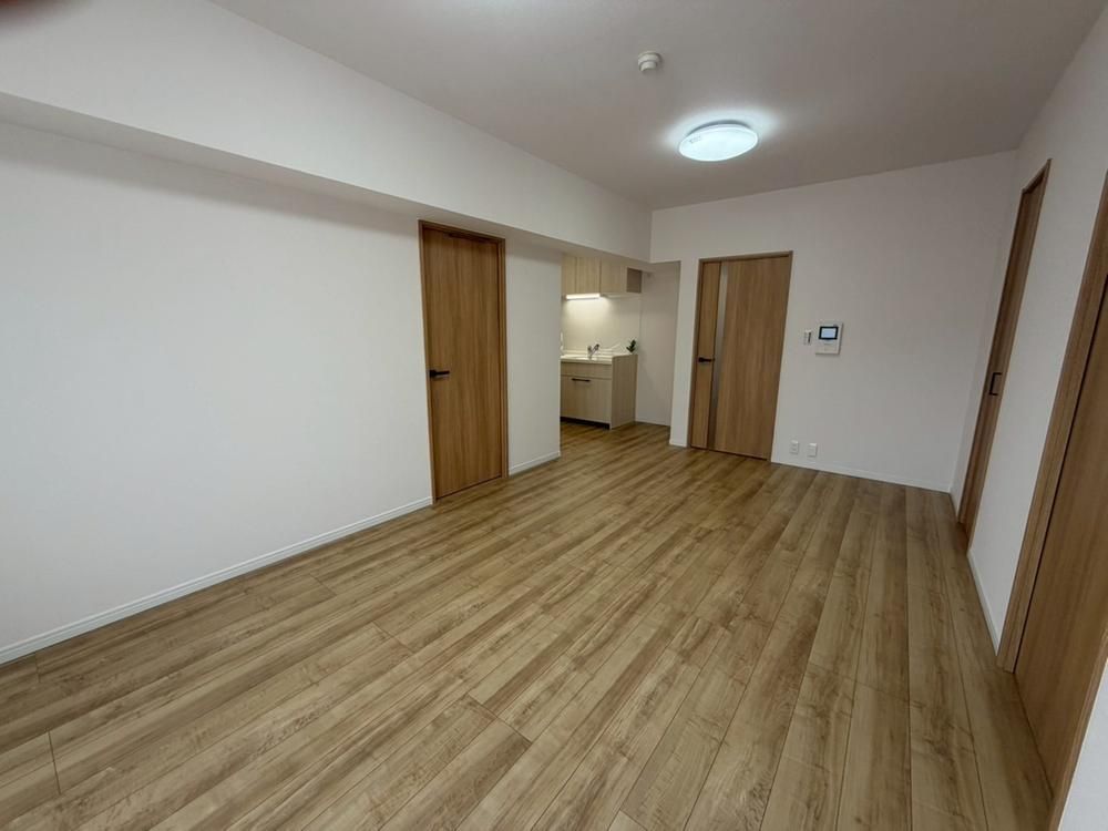 Renovated 3LDK Apartment for Sale near Ohashi Station, Fukuoka - Thumbnail 3