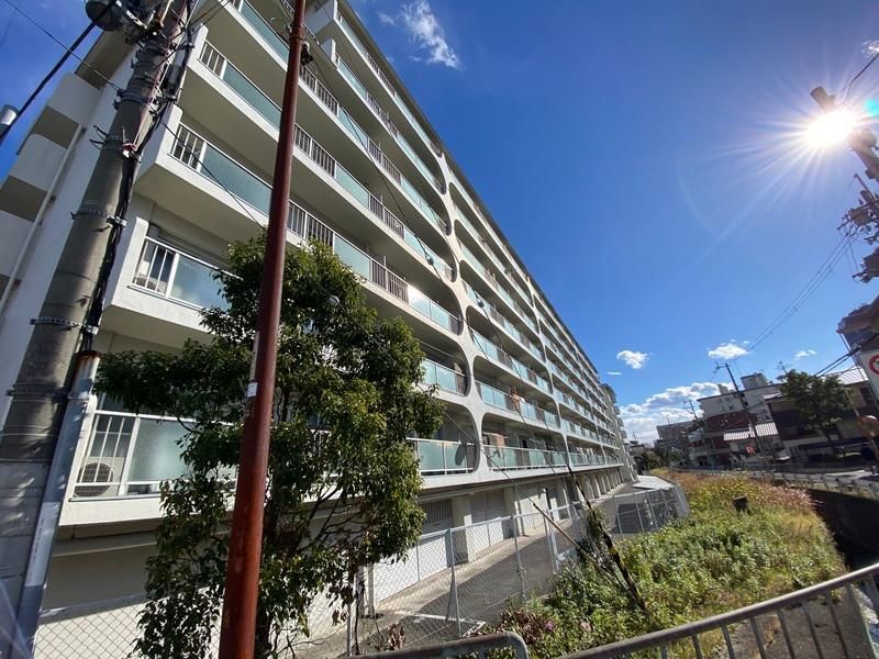 Renovated 2LDK Apartment in Takatsuki, Osaka – 64.8m² - Thumbnail 4