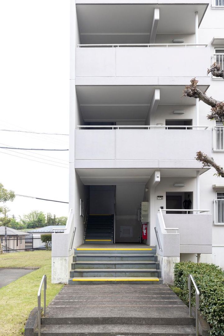 4LDK Apartment with Mountain Views in Atsugi, Kanagawa - Thumbnail 2