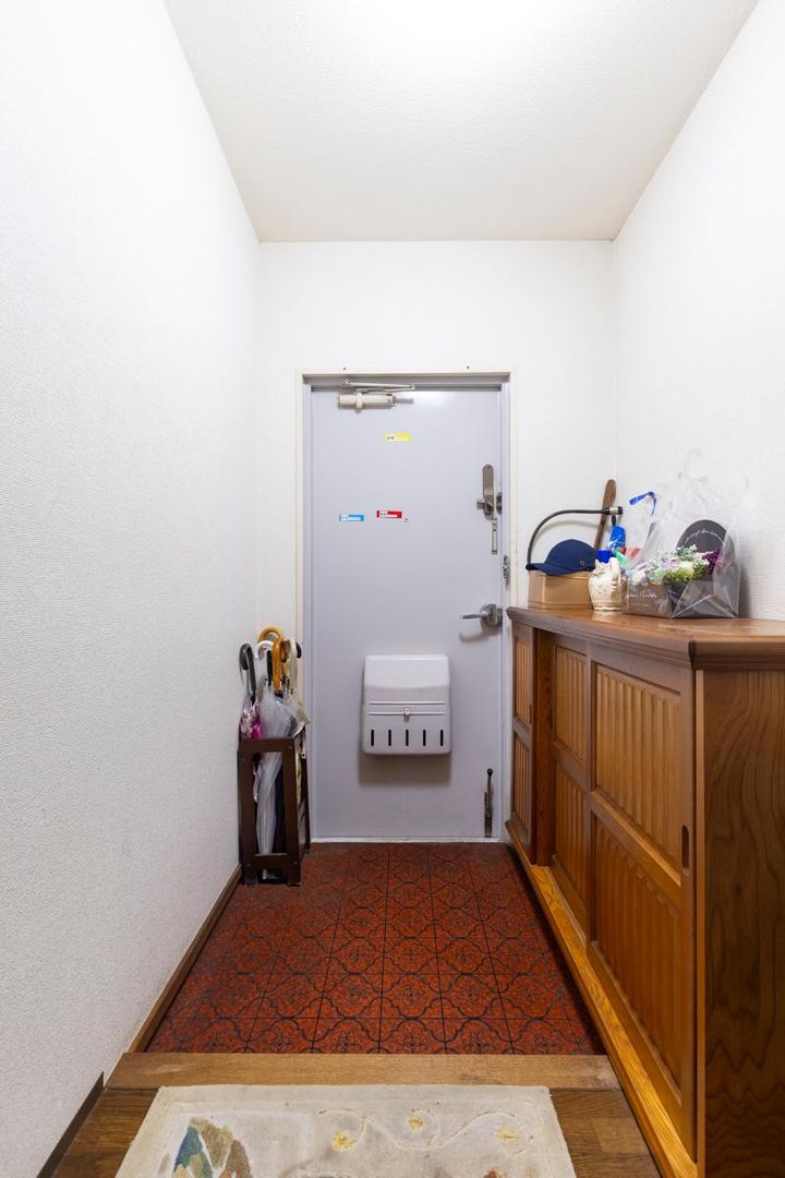 4LDK Apartment with Mountain Views in Atsugi, Kanagawa - Thumbnail 4