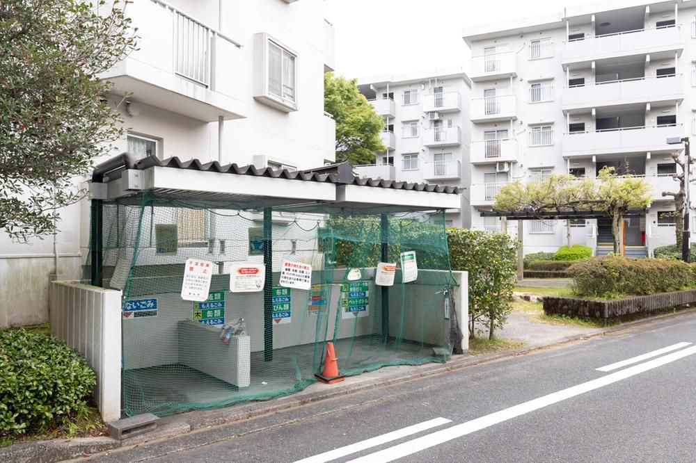 4LDK Apartment with Mountain Views in Atsugi, Kanagawa - Thumbnail 3