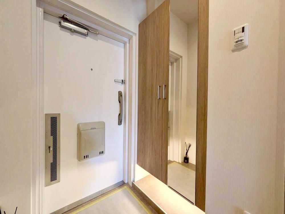 Renovated 3LDK Apartment for Sale in Yōkōdai, Yokohama - Thumbnail 2