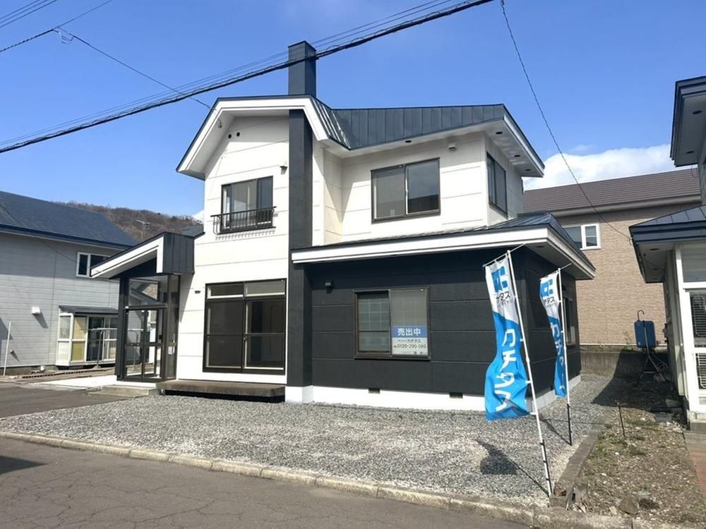 Renovated 4LDK House in Muroran, Hokkaido - 110m² - Thumbnail 2