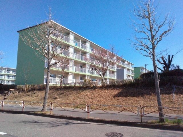 3LK Apartment for Sale in Isogo-ku, Yokohama – 56.1m² - Thumbnail 2