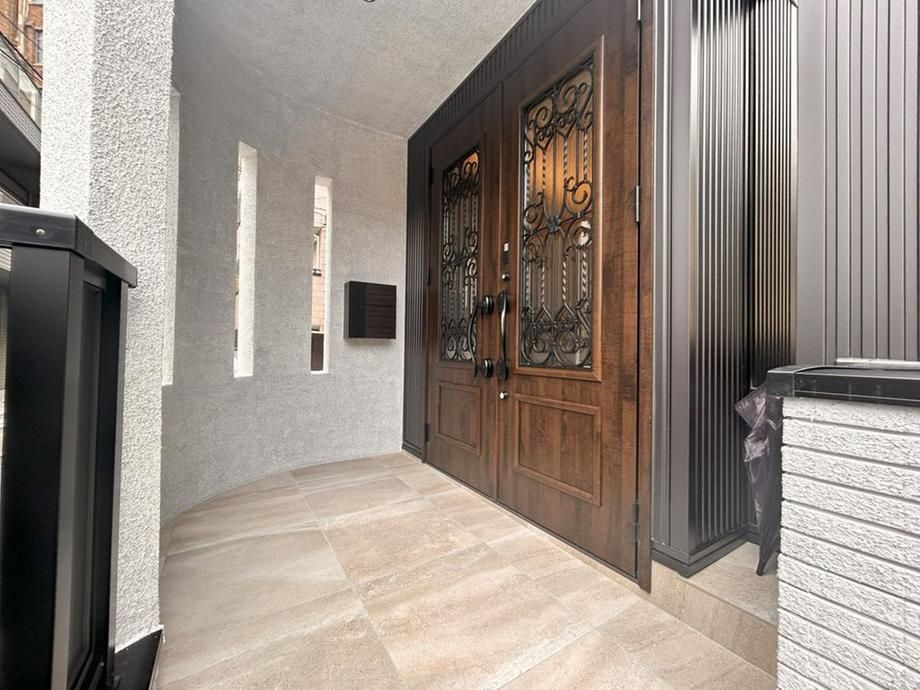 Resale House in Shirokanedai, Minato-ku, Tokyo - 3LDK, 180m2 - Thumbnail 2
